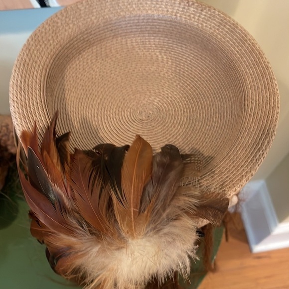 🎉HP🎉Basket hat with feathers - Picture 3 of 4